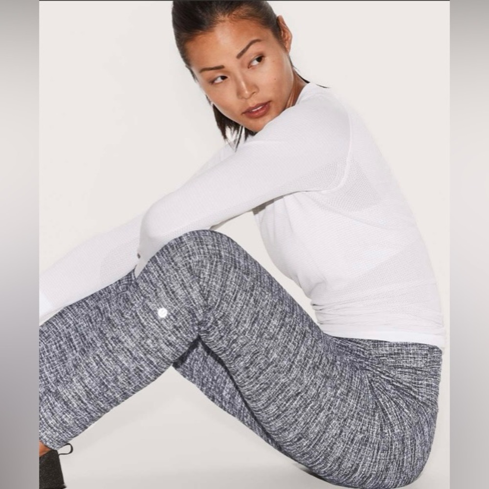 Lululemon Run On Jogger (28")
Ringspun Denim Black White